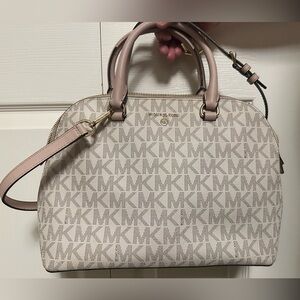 *Authentic* Michael Kors Purse Medium